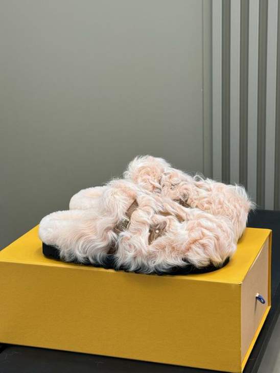 Picture of Louis Vuitton Slippers _SKULVsz35-42mnq1002539